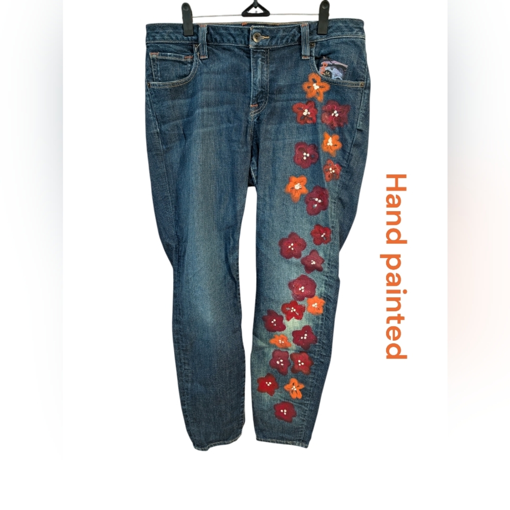 🌸🎨 Hand-Painted Floral Women’s Jeans 🎨🌸